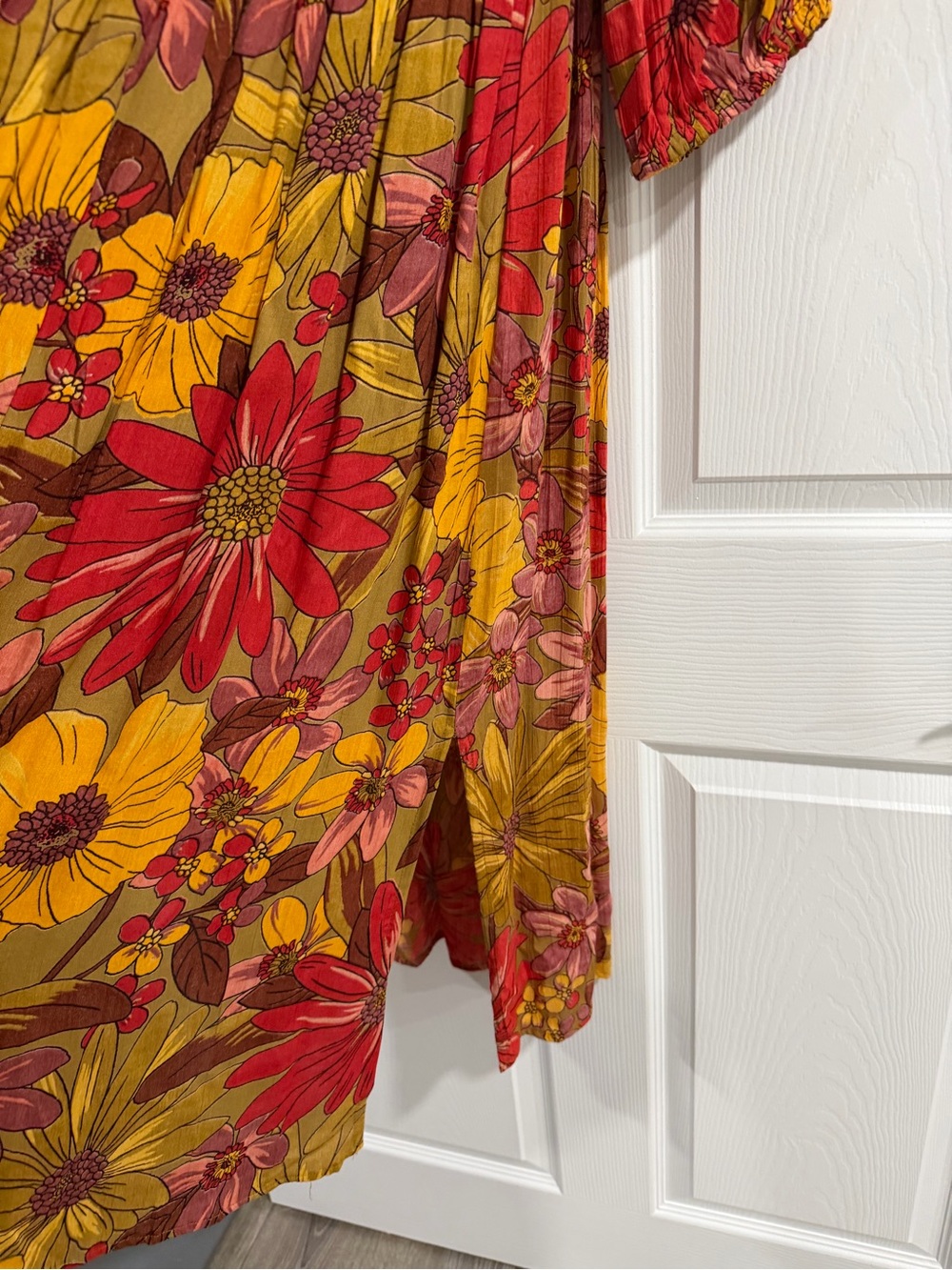 Floral Puff-Sleeve Midi Dress in Mustard and Red - Picture 6 of 6